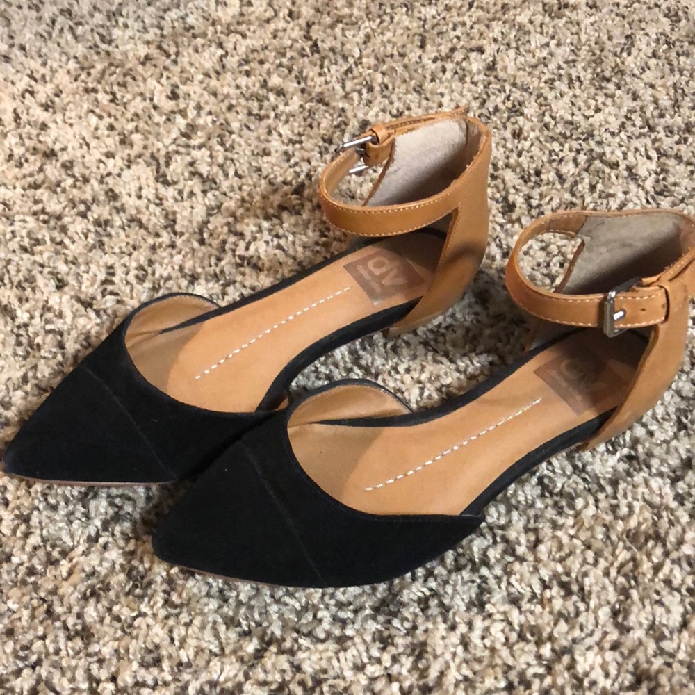 Tan/black flats